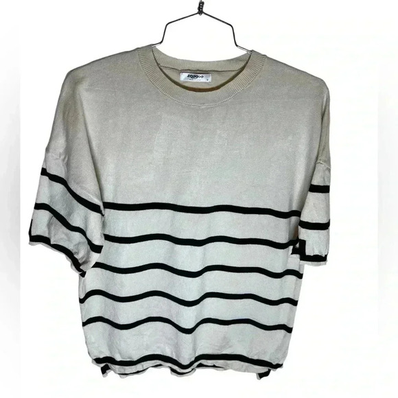 NEW Fashionable Striped Sweater , Sz M - Picture 2 of 4